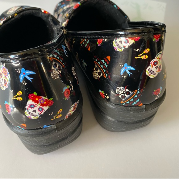 Easy Street Dia de Los Muertos Clogs - Picture 4 of 5